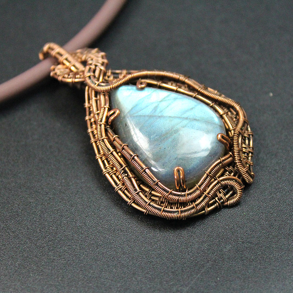 Кулоны ручной работы из медной проволоки и лабрадора