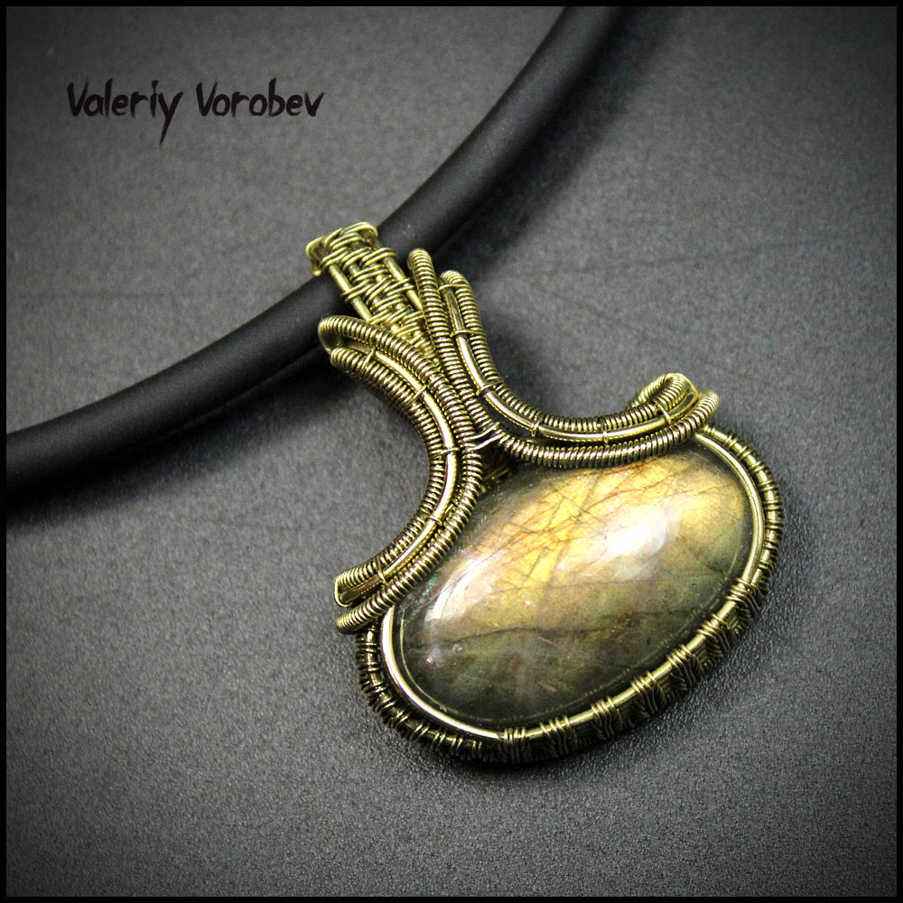Кулоны ручной работы из проволоки латунь и камня лабрадор в технике Wire wrap
