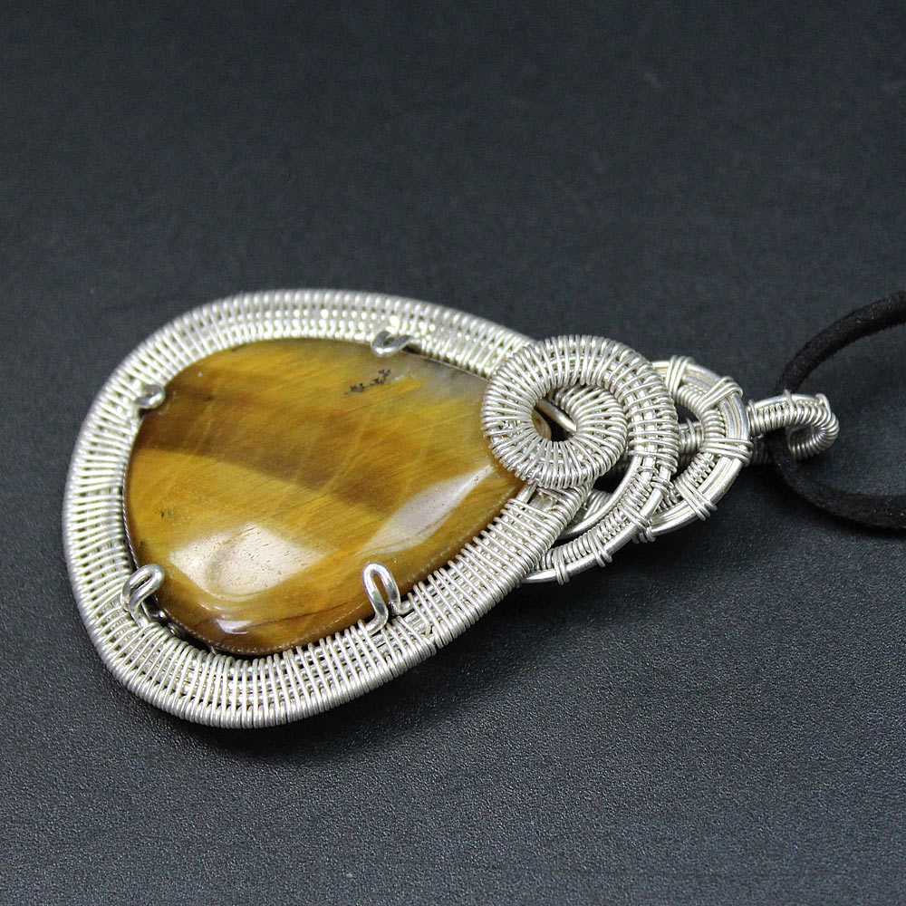 Кулон ручной работы из серебра 925 и камня Тигровый глаз. Автор: Валерий Воробьев.