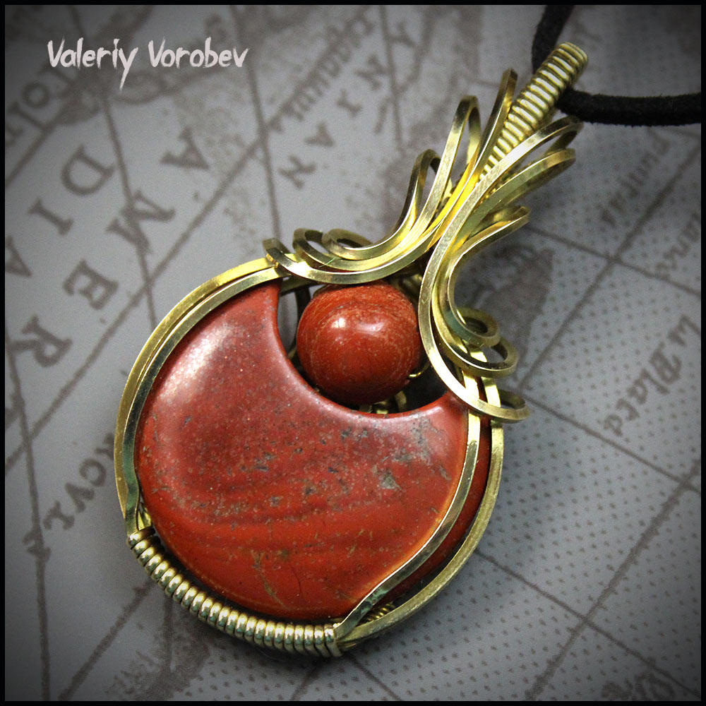 Кулон Лунница из проволоки и камня в технике Wire Wrap. Автор: Валерий Воробьев. Мастерская Рукодел.