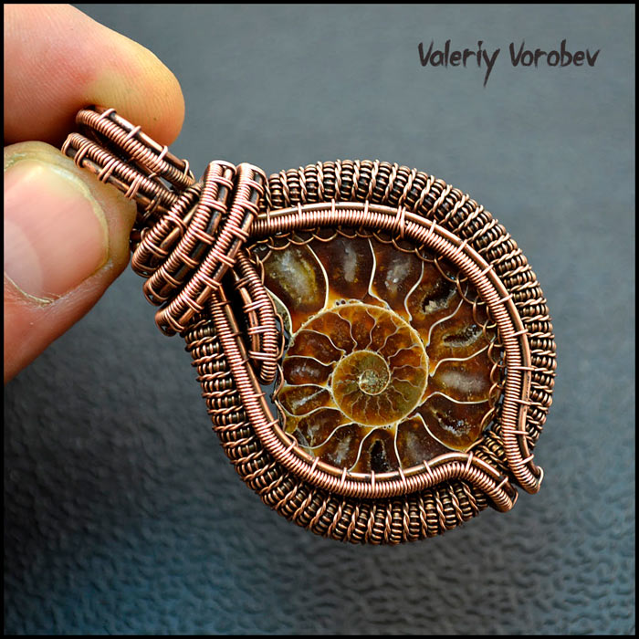 Украшения из проволоки и аммонита Валерия Воробьева