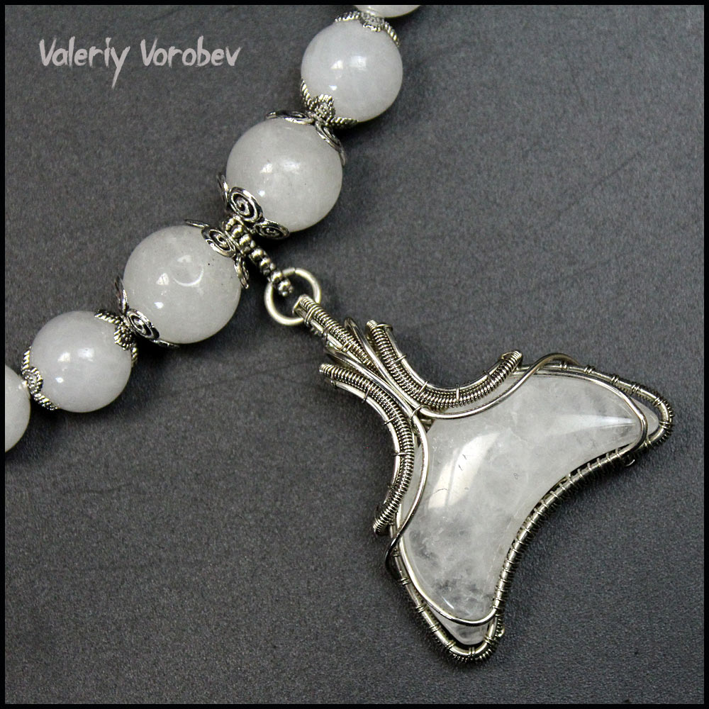 Кулон Лунница из проволоки и камня в технике Wire Wrap. Автор: Валерий Воробьев. Мастерская Рукодел.